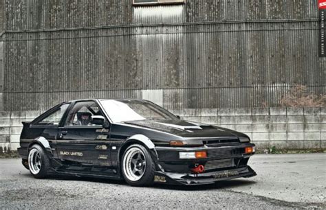 The clock used in the ae86 black limited is obviously amber instead of blue. Mecánicos sin fronteras
