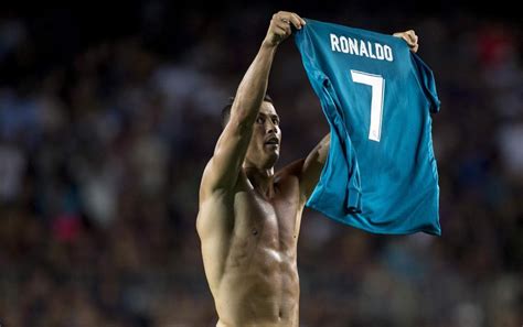 Cristiano Ronaldo Celebra Su Gol Anotado En La