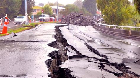 الزلزال ظاهرة طبيعية أم رسالة ربانية؟ إسلام أون لاين