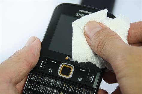 How To Clean Your Phone Screen 4 Steps With Pictures Wikihow