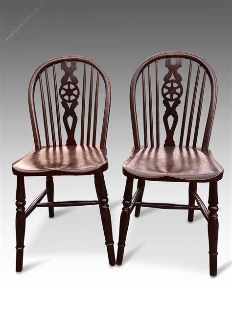 Pair Of Elm And Oak Wheel Back Windsor Chairs Antiques Atlas Side