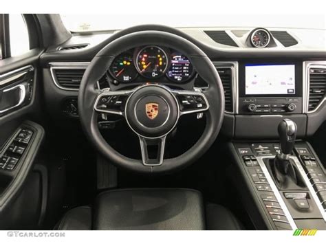 2017 Porsche Macan Turbo Black Dashboard Photo 127510406