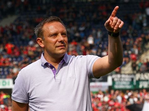 Breitenreiter rozpoczął karierę trenerską w 2009 roku i pracował jako skaut dla 1. Andre Breitenreiter bat sein Team zur ersten Einheit (Photo by FIRO/FIRO/SID/)