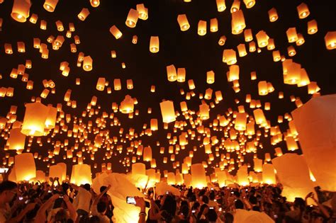 ディズニー映画「塔の上のラプンツェル」で、一躍人気イベントとなった『スカイランタン』。タイのコムローイ祭りは有名ですが、世界中には他にも様々なスカイランタン祭りがあります。何千、何万もの
