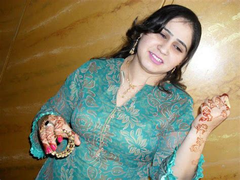Hot And Beautiful Girls And Actresses Hot And Sexy Pakistani Aunty Pics