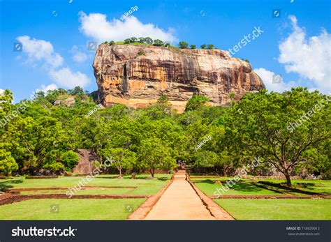Sigiriya Rock Lion Rock Ancient Fortress Stock Photo 716929912