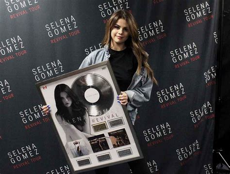 Selena Gomez Receives Gold Award Plaque For 2015 Album Revival In