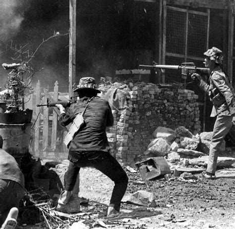 Seltener auch chiến tranh mỹ „amerikanischer krieg) wurde von etwa 1955 bis 1975 in und um vietnam geführt. Vietnamkrieg: Die ganze Story um das Foto vom Napalm ...