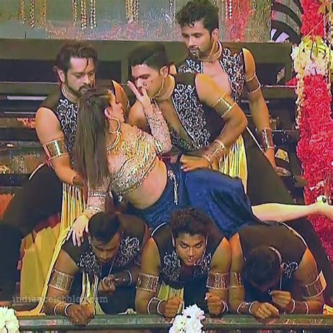 Shraddha Arya Zee Rishtey Awards Hot Dance S1 12 Pics Phatch