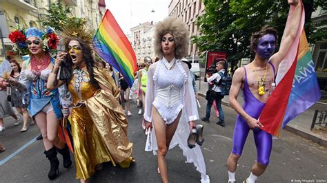 Thousands Join Kyiv Gay Pride March Dw 06232019