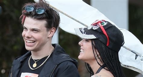 There are free dating sites in the usa without payment requirements, but there are also some who needs a credit card. Halsey Shares a Laugh with Boyfriend Yungblud at Coachella ...