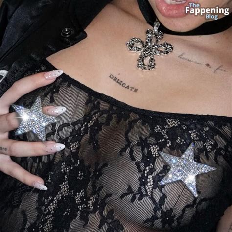 Nessa Barrett Flashes Her Nude Tits At Concerts 13 Photos OnlyFans