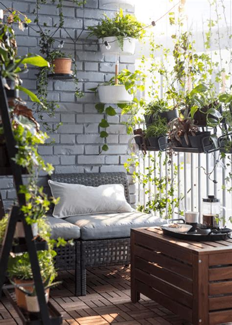 This past mother's day my kids all got together and built me what the grands named my shade shack…. Balkon-Ikea-inspiration-thecurvymagazine - TheCurvyMagazine