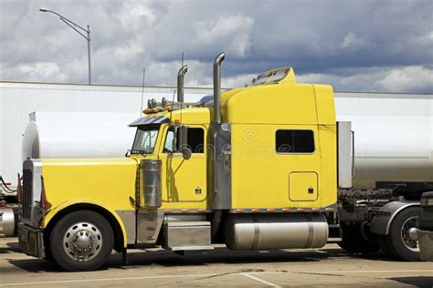 Yellow Semi Truck Stock Photo Image Of Trailer Montana 15417220