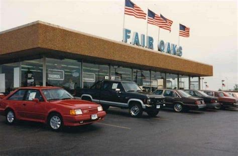 You Can Lose Hours Looking At These Old Photos Of Car Dealerships From