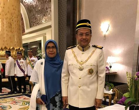 Все видео dr ahmad samsuri mokhtar. MB Terengganu Sembah Tahniah Pertabalan Agong - Teganukita.net