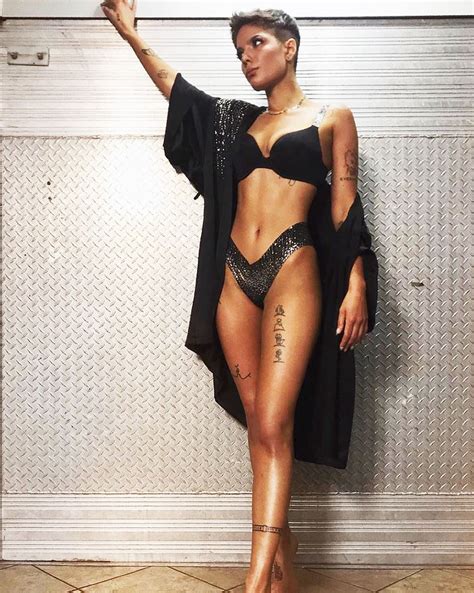 Sexy Halsey Shows Off Insanely Long Legs Barnorama