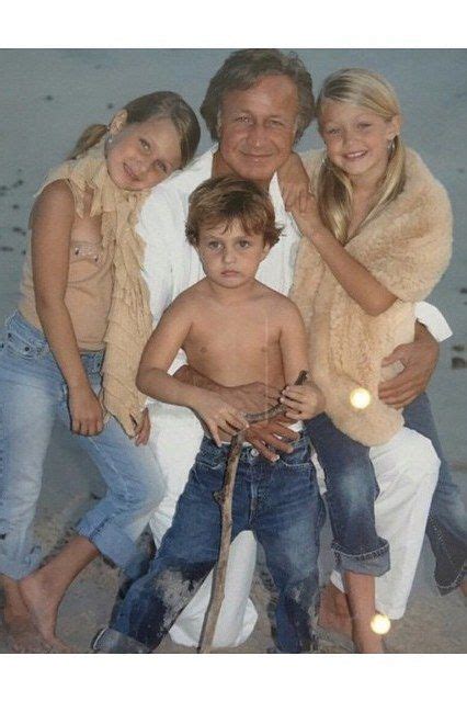 He became interested in fashion after his siblings jelena noura gigi hadid, and bella hadid started modeling. Best Gigi Bella Anwar Hadid Throwback Instagrams: 35 Times ...