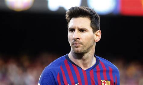 Messi se convirtió en figura del fútbol mundial en el cuadro azulgrana ganando múltiples títulos de la liga, copa del rey, supercopa de españa y champions. Messi recibe hoy la Creu de Sant Jordi