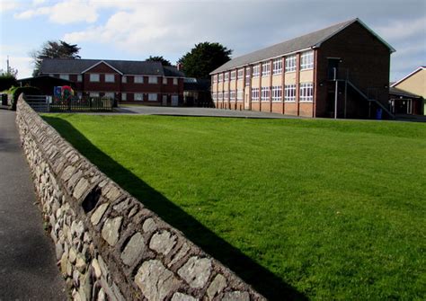 Ysgol Uwchradd Tywyn © Jaggery Cc By Sa20 Geograph Britain And Ireland