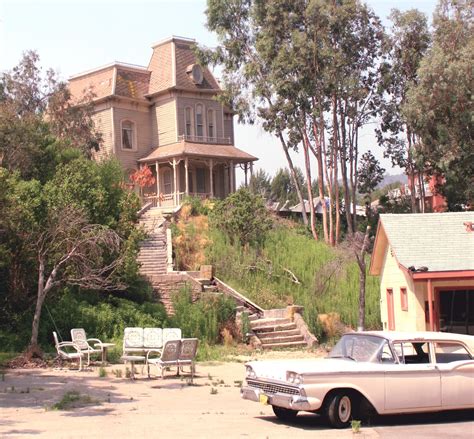 Bates Hotel From Psycho At Universal Studios Classic Raww