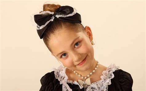 Alissa In Maid Costume Pretty Fille Model Bonito Smile Cute Young Maid Hd Wallpaper