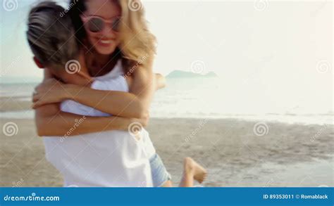 Lesbische Paare Miteinander Laufen Gelassen Und Umarmung Auf Einem Strand Stock Video Video