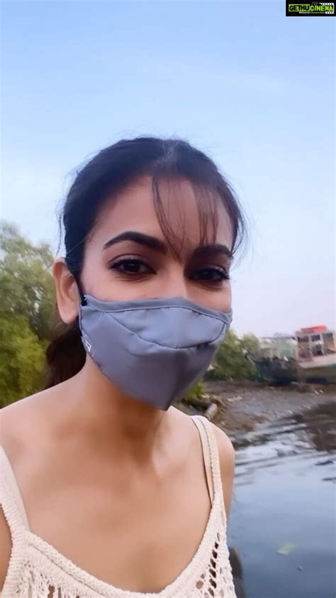 Actress Kriti Kharbanda Instagram Photos And Posts March 2021 Gethu Cinema