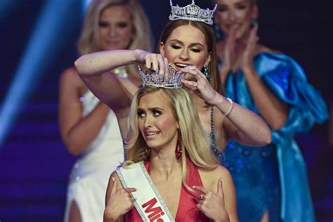Us Air Force Officer Madison Marsh Crowned As 2024 Miss America