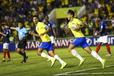 Nacido en bruges, gironda, francia, 28 de septiembre de 1984) es un futbolista francés que juega en el olympiacos f. Brasil derrota a França e vai decidir o Mundial Sub-17 com ...