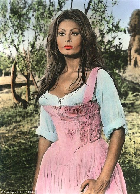 Sophia Loren No Top