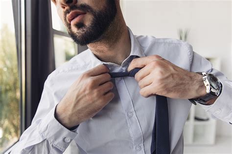 Cómo hacer un nudo de corbata Windsor paso a paso Alto Nivel