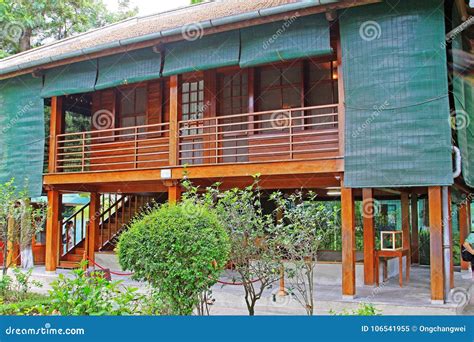 Ho Chi Minh S Pfahlhaus Hanoi Vietnam Stockbild Bild Von Holz Ausgaben