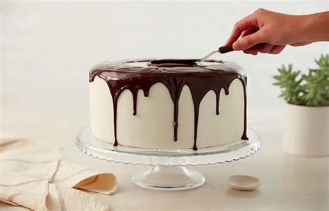 6 Step Chocolate Peanut Butter Drip Cake Hersheys Kitchens Drip