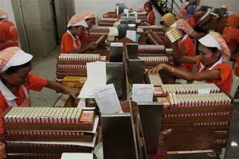 Presiden warisan, datuk seri mohd shafie apdal, berkata. HM SAMPOERNA (HMSP): Ini Strategi Siasati Pelambatan ...