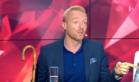 Bereczki zoltán lyrics with translations: Balesetet szenvedett Bereczki Zoltán, bottal ment be a ...