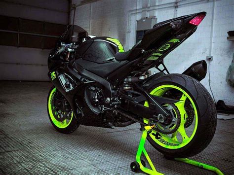 Comfortable, balanced and capable, the z400 is sure to turn heads. 2014 Suzuki GSX-R 1000 K10 Green Fluorescent | Racing ...