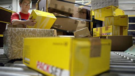 Im durschnitt kommt ein paket von dhl wochentags um 13:48 uhr und samstags im schnitt um 16:08 uhr im stadtzentrum von köln in nrw an. DPD und Deutsche Post: Der Paketbote klingelt auf Termin ...