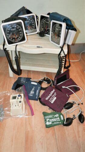 Lot Of 4 Welch Allyn Blood Pressure Ce0297 Sphygmomanometers Mounts