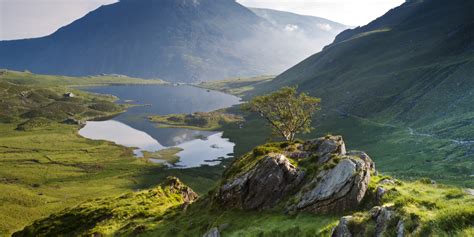 It is bordered by england to the east, the irish sea to the north and west. 5 Reasons to Visit Snowdonia, Wales' Oldest National Park ...