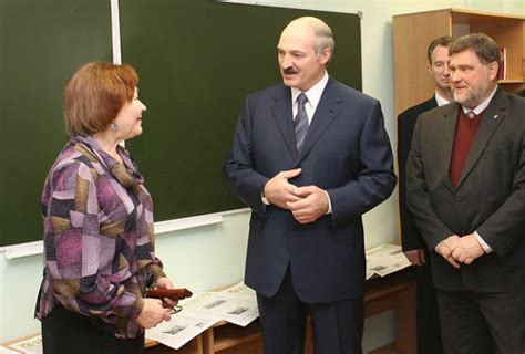 В сети появилось фото президента белоруссии александра лукашенко без усов. Эволюция усов Лукашенко. Он перестал их красить? » UDF ...