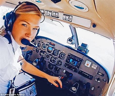 Ryanair Pilot Flaunts Her Enviable Lifestyle Daily Mail Online