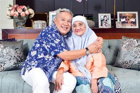 Chef wan has received numerous honours and awards and became the first celebrity chef in malaysia to be bestowed the title of datuk, followed by his appointment as culinary ambassador by tourism. Gurindam Kasih Chef Wan, Serina & Cik Ani Sayang ...