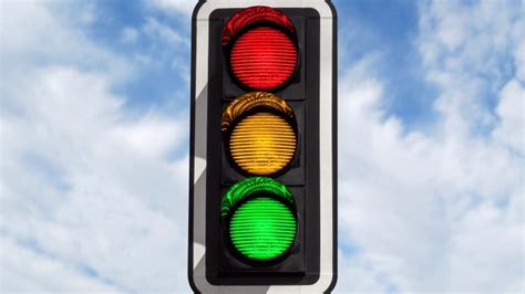 here s why traffic lights are red yellow and green
