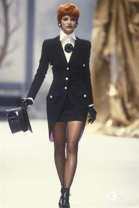 Chanel Autumn Winter 1991 Couturelinda Evangelista Supermodel