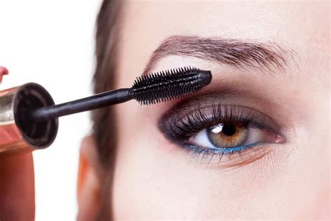 is mascara bad for your eyelashes here s the truth