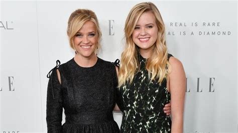 Ava Phillippe Reese Witherspoons Lookalike Daughter Is A Debutante