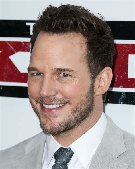 Chris Pratt Jokes With Photographers As He Hunks Out In Grey Suit At