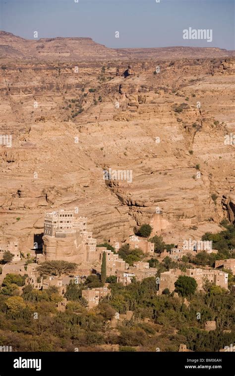 Rock Houses At Wadi Dhar Yemen Stock Photo Alamy