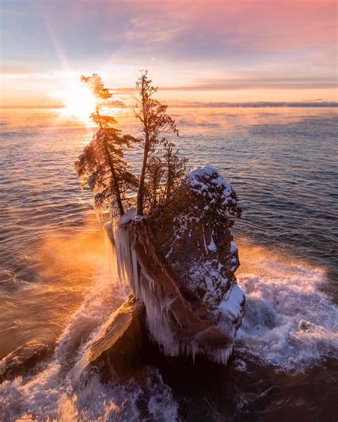 Lake Superior Sunrise In 10 Degrees F Silver Bay Mn 2047x2559 Oc